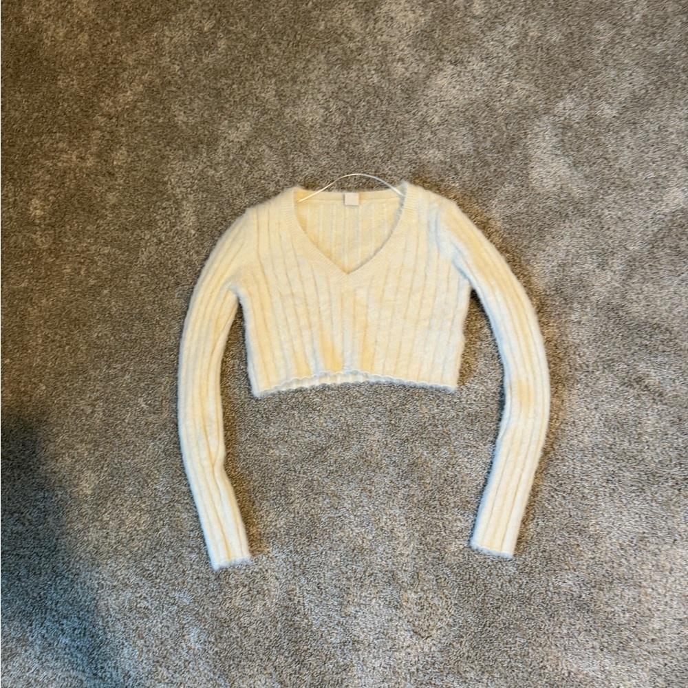 urban outffiters long sleeve crop too sweater